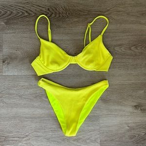 BEACH RIOT bikini